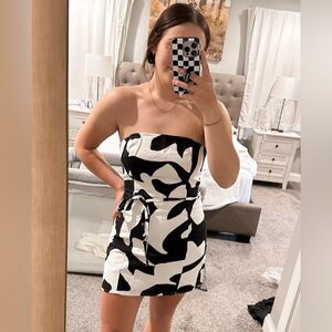 Abercrombie & fitch black and white patterned strapless romper dress cow print M